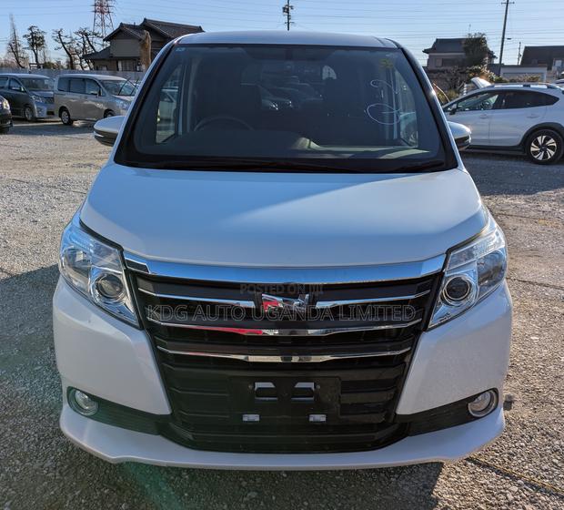 Toyota Noah 2.0 FWD (7 Seater) 2014 White