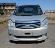 Toyota Noah 2.0 143hp FWD (8 Seater) 2011 Gold for sale