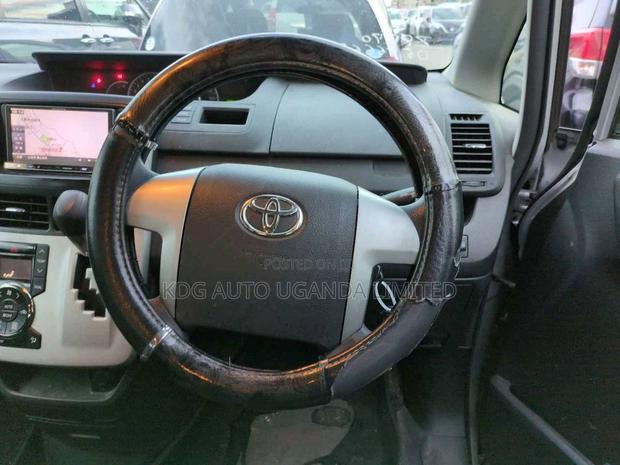 Toyota Noah 2.0 143hp YY FWD (5 Seater) 2013 Silver