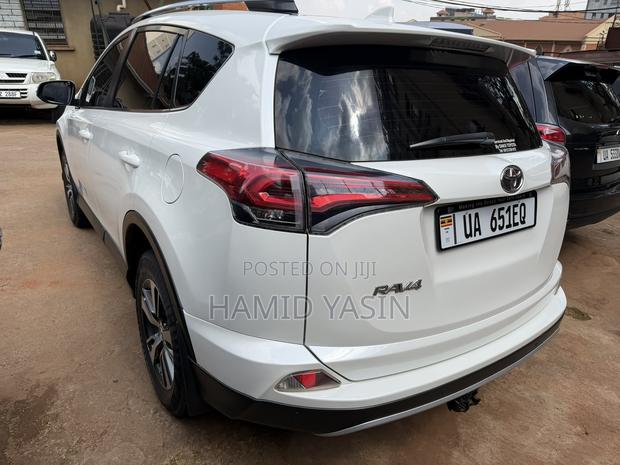 Toyota RAV4 2017 White