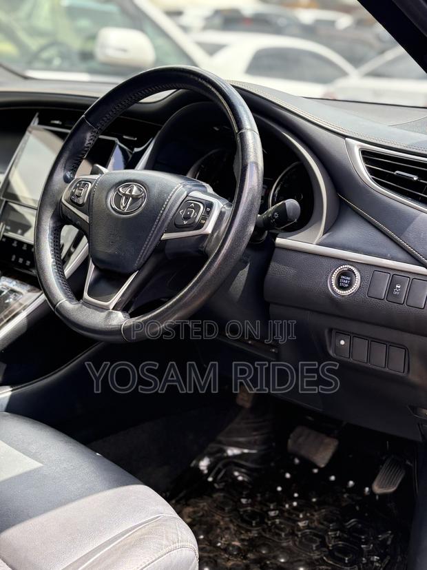 Toyota Harrier 2.0 2017 Black