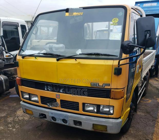 Isuzu ELF Truck 1996 Yellow