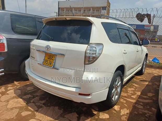 Toyota Vanguard 2008 White