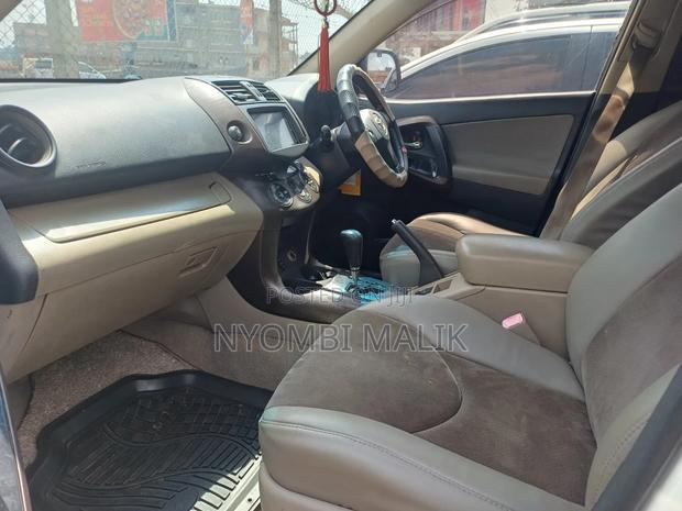 Toyota Vanguard 2008 White