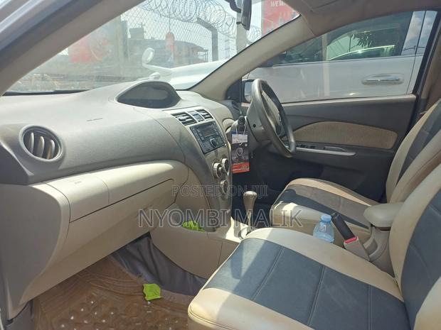Toyota Belta 2008 Silver