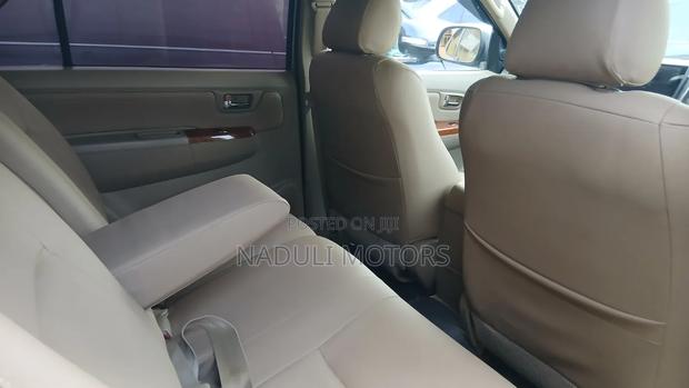 Toyota Fortuner 2011 Silver