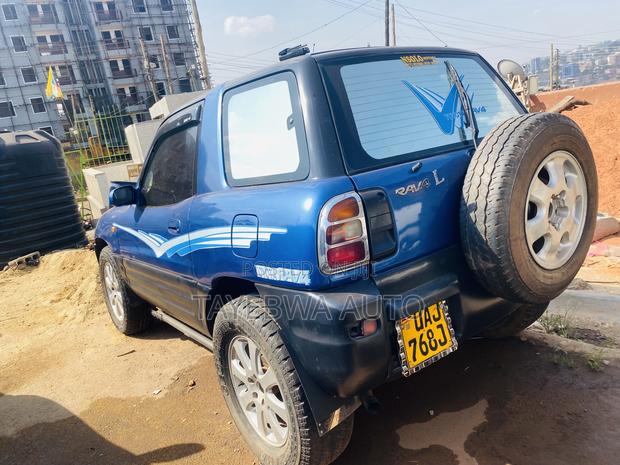 Toyota RAV4 1999 Blue