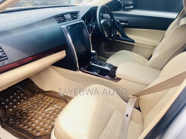 Toyota Mark X 2012