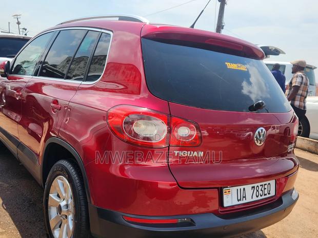 Volkswagen Tiguan 2010 Red