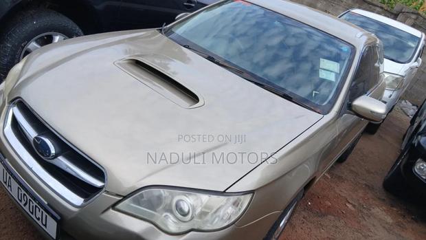 Subaru Legacy 2010 Gold