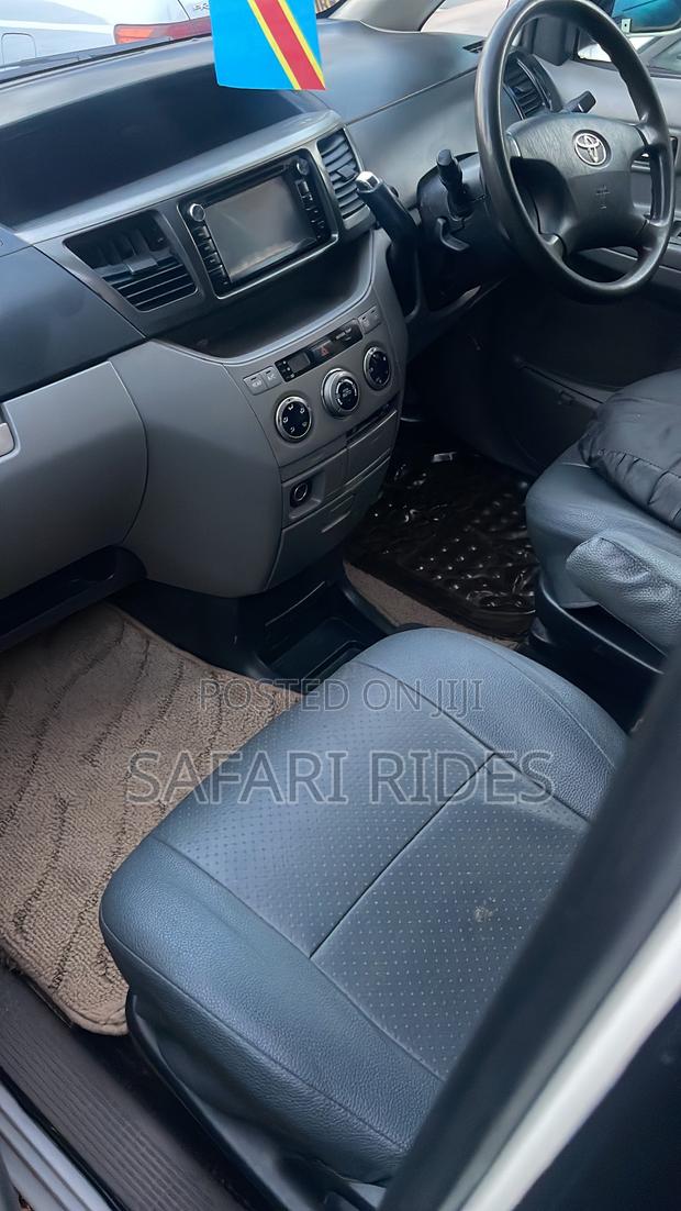 Toyota Noah 2005 White