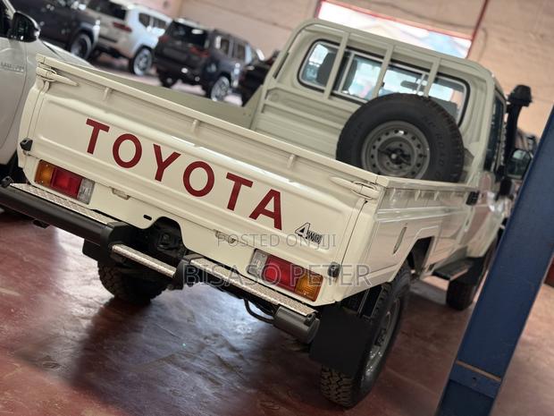 Toyota Land Cruiser Prado 2025 White