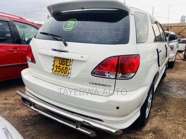Toyota Harrier 2.2 16V 2002 White