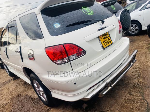 Toyota Harrier 2.2 16V 2002 White