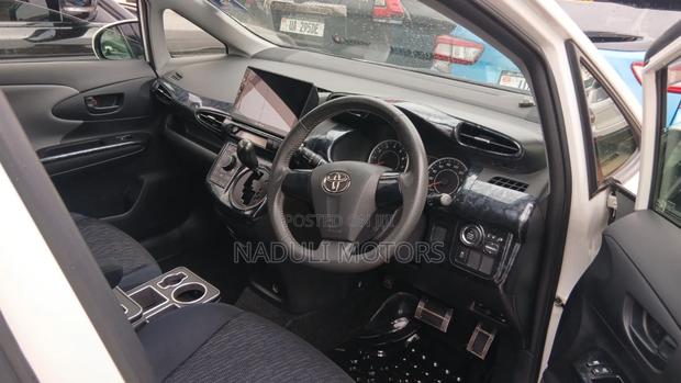 Toyota Wish 2017 White