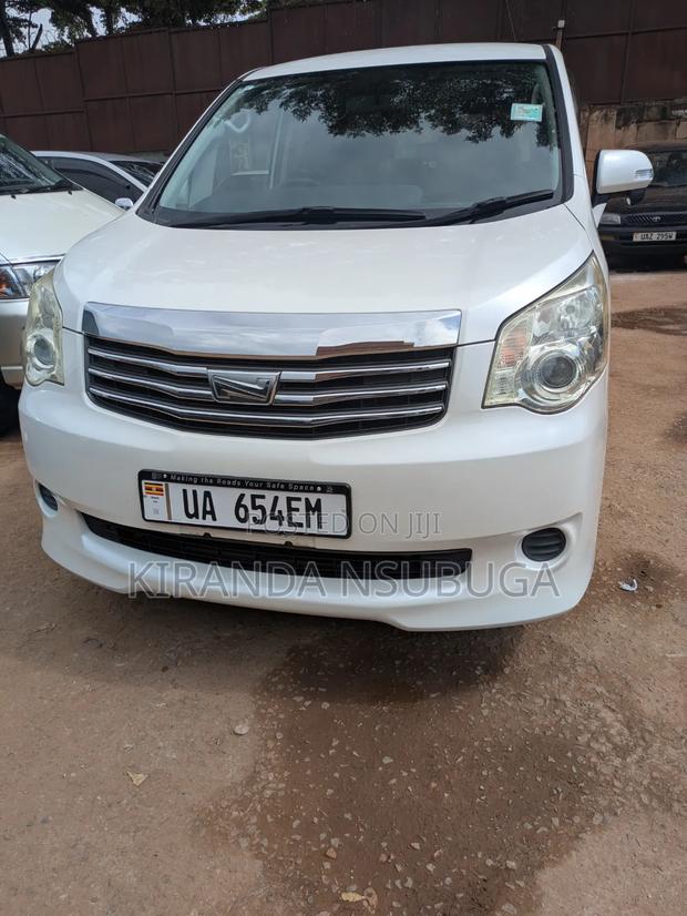 Toyota Noah 2011 White
