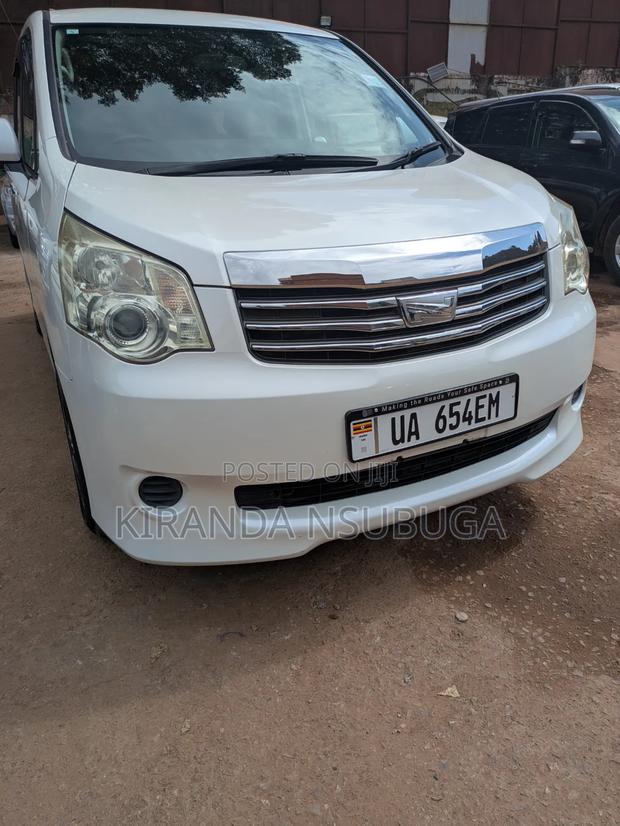 Toyota Noah 2011 White