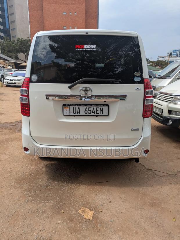 Toyota Noah 2011 White