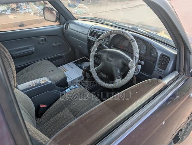 Toyota Hilux 2004 Blue