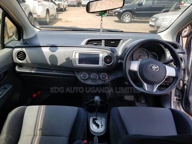 Toyota Vitz 1.0 FWD 5dr 2012 Silver