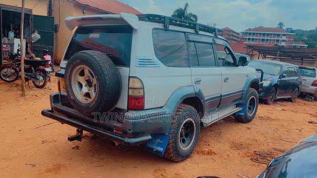 Toyota Land Cruiser Prado 1998 White