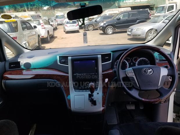 Toyota Alphard 2.4 Petrol FWD 2011 Pearl
