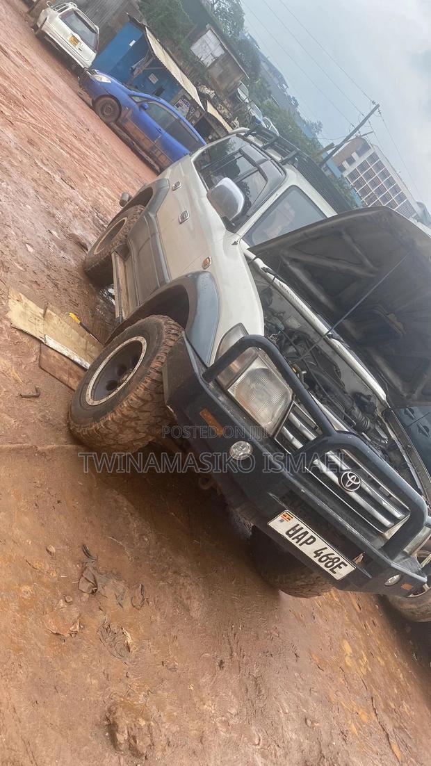 Toyota Land Cruiser Prado 1998 White