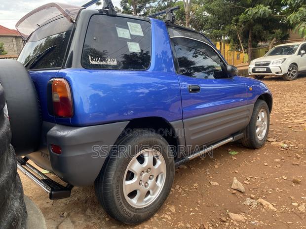 Toyota RAV4 Base FWD 1999 Black