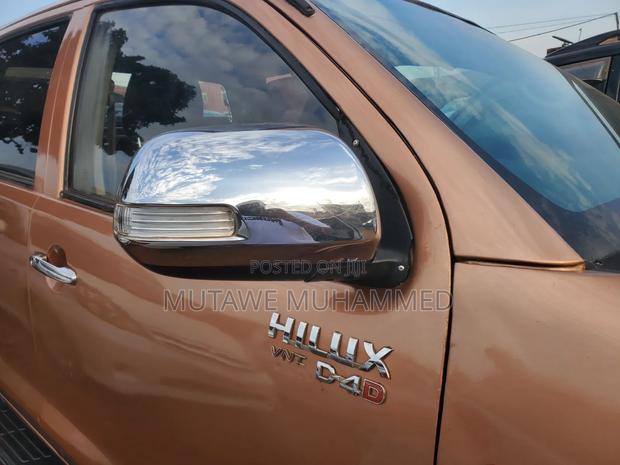 Toyota Hilux 2012 Gold