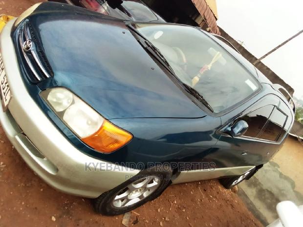 Toyota Ipsum 2001 Green