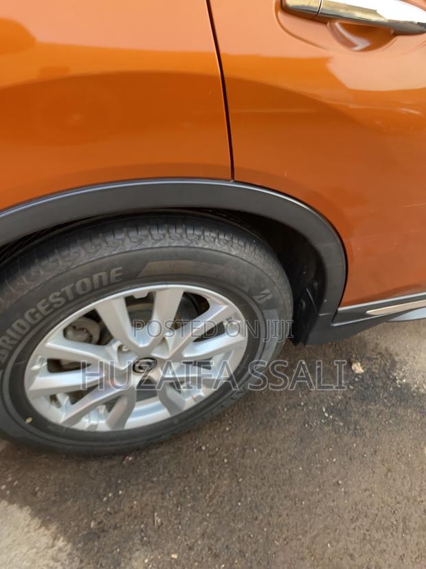 Nissan X-Trail 2010 Gold