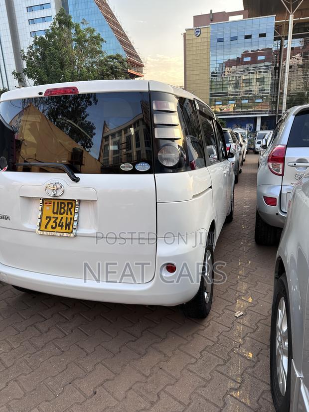 Toyota Sienta 2009 Pearl