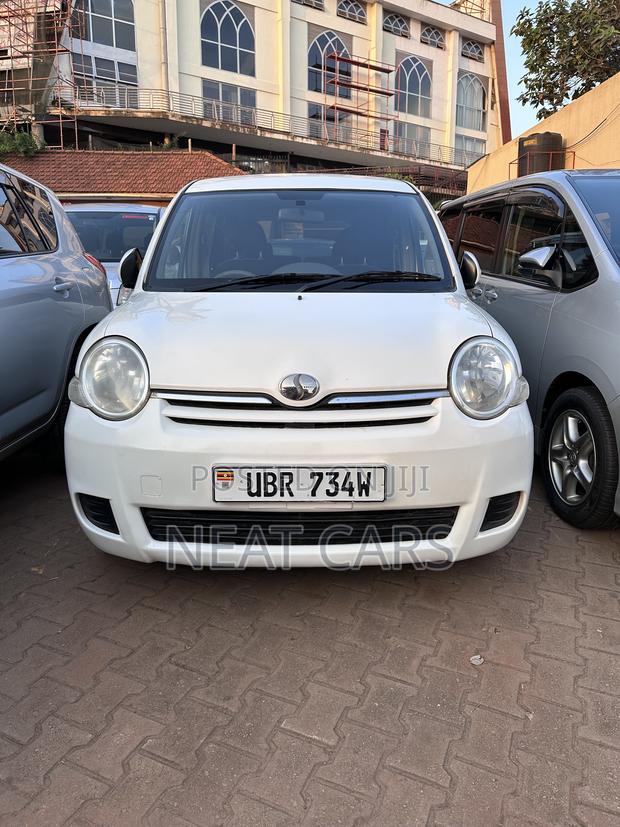 Toyota Sienta 2009 Pearl