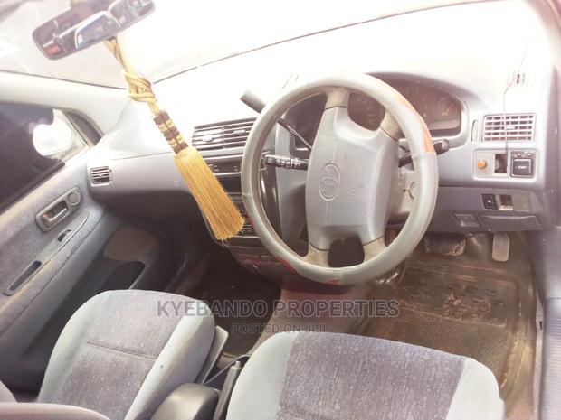 Toyota Ipsum 2001 Green
