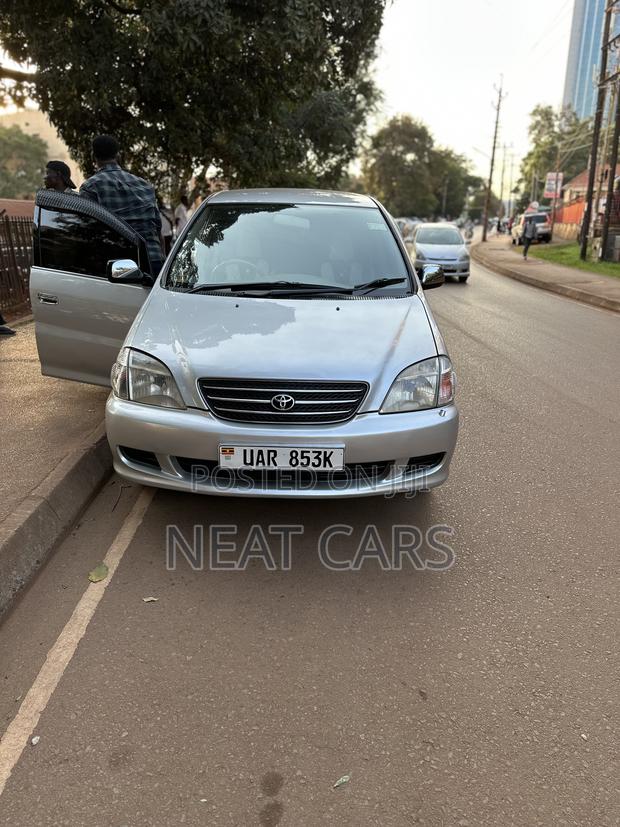 Toyota Nadia 2002 Silver