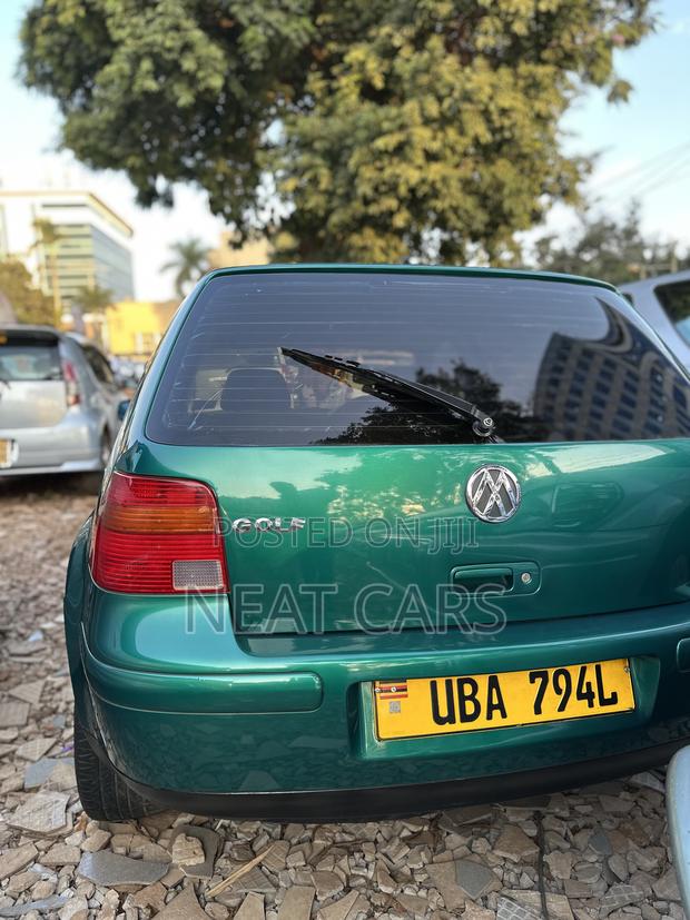 Volkswagen Golf 2005 Green