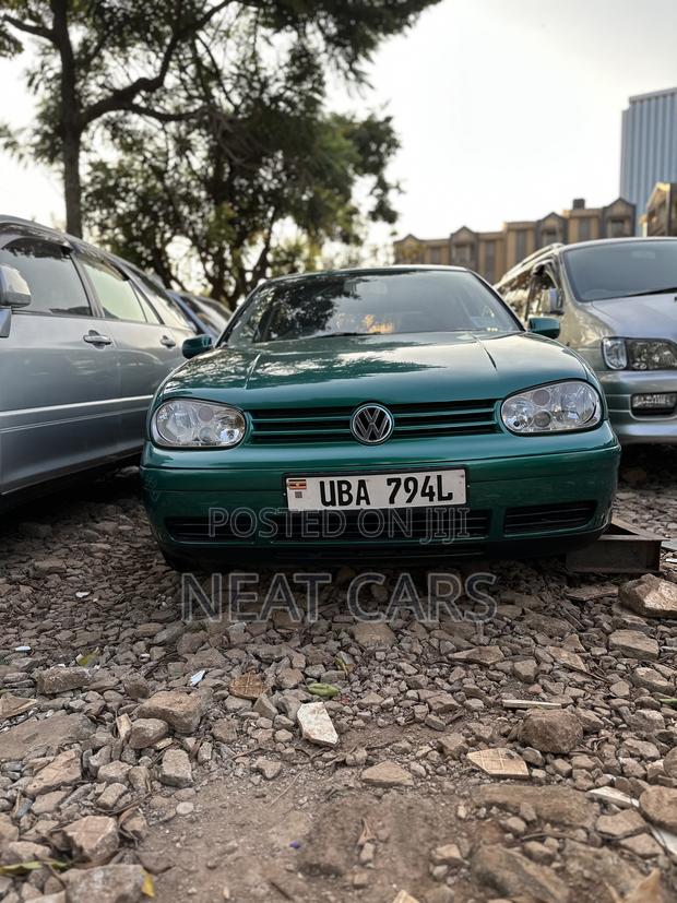 Volkswagen Golf 2005 Green