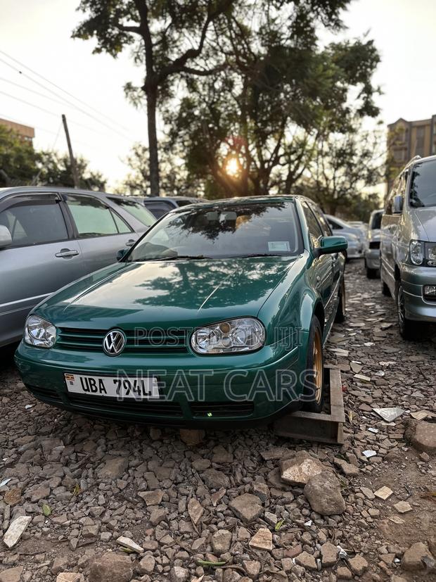 Volkswagen Golf 2005 Green