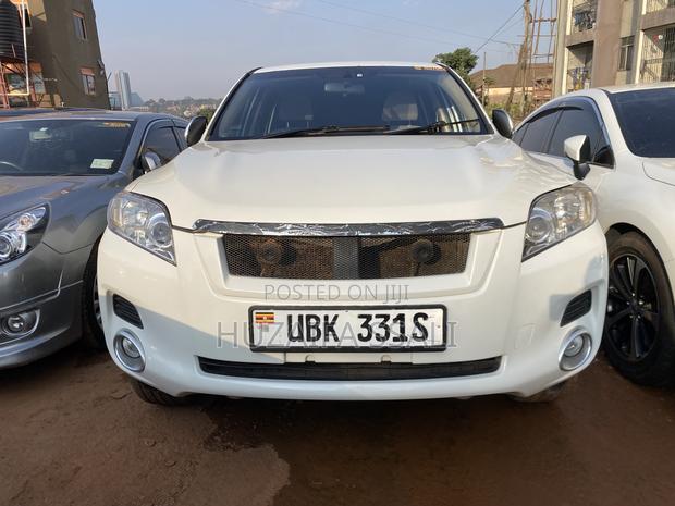 Toyota Vanguard 2011 White