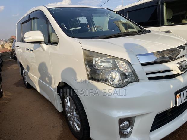 New Toyota Noah 2018 White