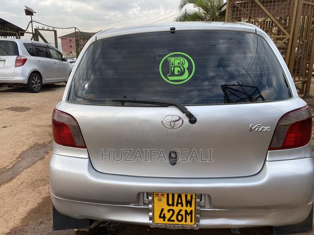 Toyota Vitz 2010 Silver