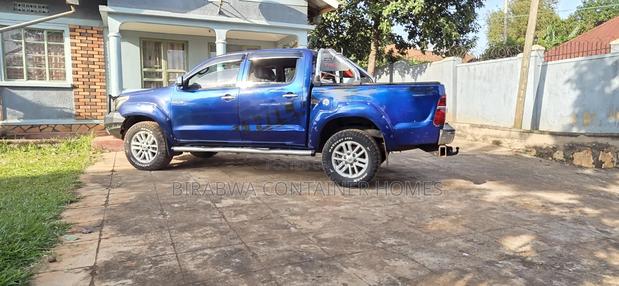 Toyota Hilux 2013 Blue