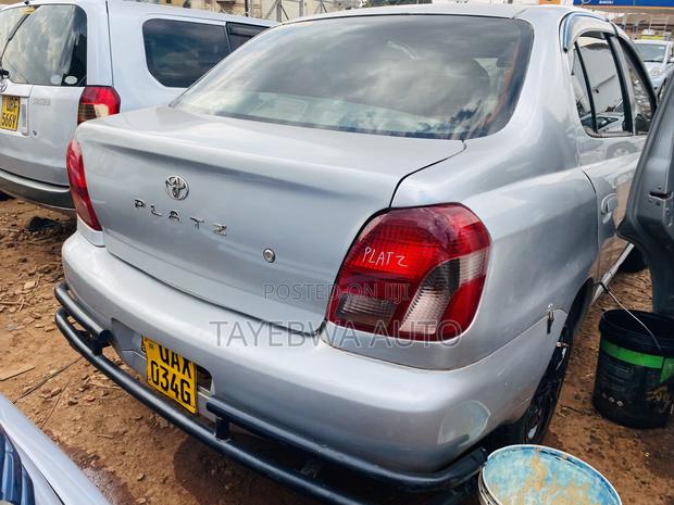 Toyota Platz 2002 Silver