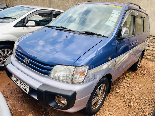 Toyota Noah 2002