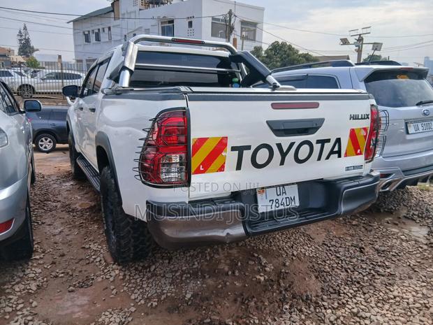 Toyota Hilux 2019 White