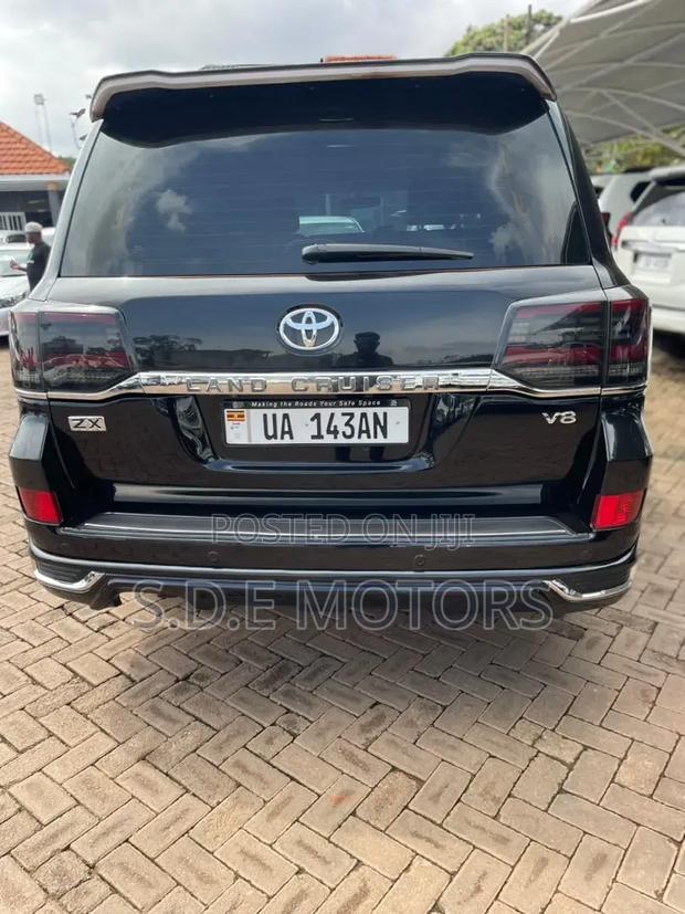 Toyota Land Cruiser 4.6 V8 ZX 2016 Black