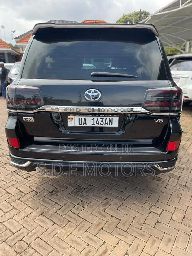 Toyota Land Cruiser 4.6 V8 ZX 2016 Black