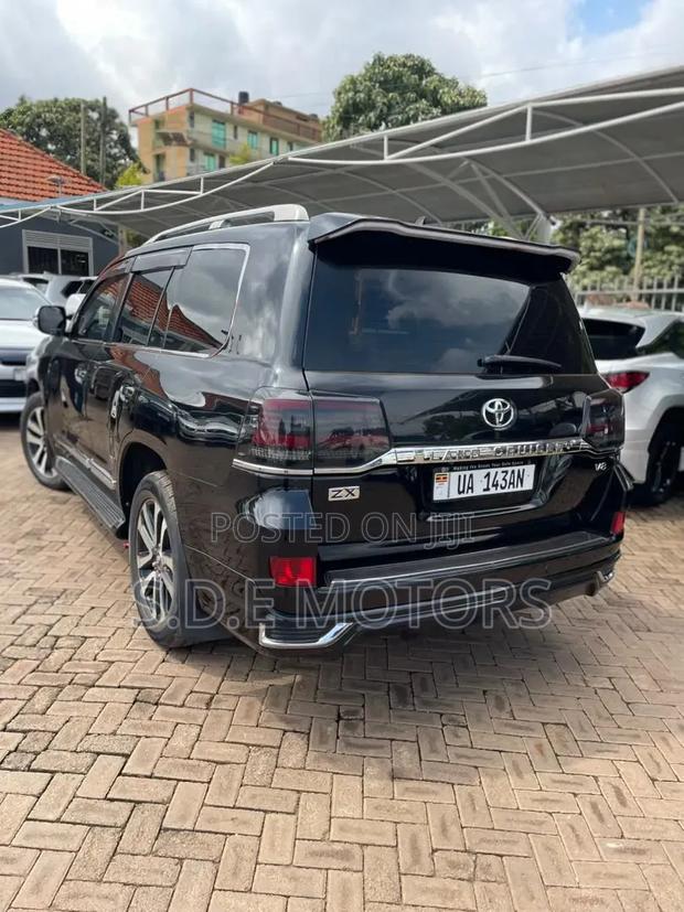 Toyota Land Cruiser 4.6 V8 ZX 2016 Black