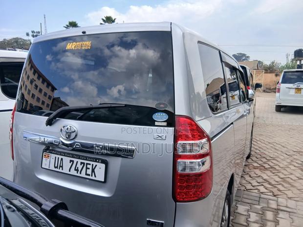 Toyota Noah 2011 Silver