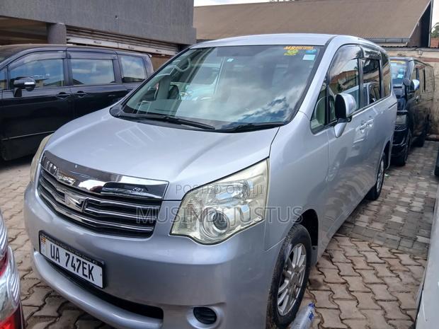 Toyota Noah 2011 Silver